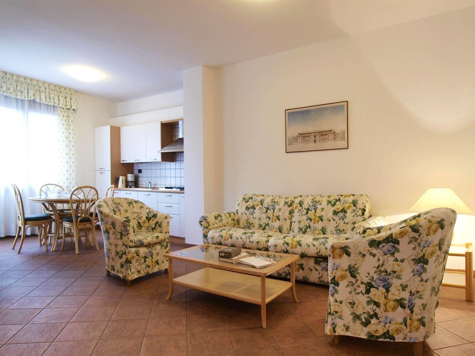 ריבה דל גארדה Residence Alle Palme מראה חיצוני תמונה